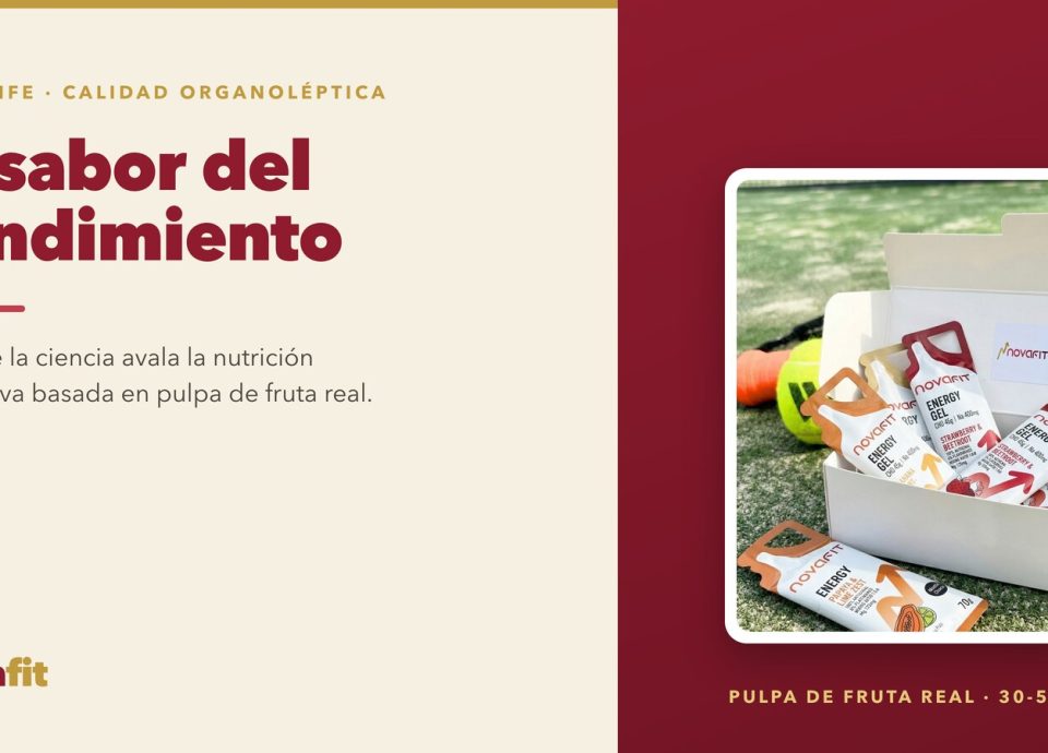 Portada del artículo "El sabor del rendimiento" junto a una caja de geles energéticos NovaFit de fresa y remolacha, papaya con lima y plátano con menta en una pista de pádel
